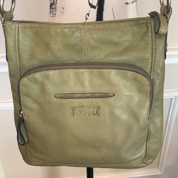 ☘️Authentic Fossil Green Leather Crossbody 💚 - Picture 2 of 12